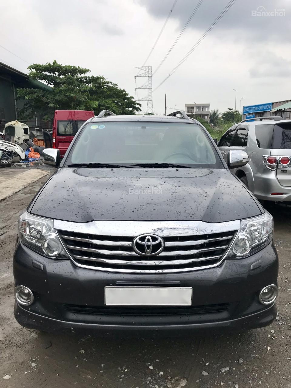 Toyota Fortuner 2.7V 4x4 AT 2013 - Bán ô tô Toyota Fortuner 2.7V 4x4 AT đời 2013, màu xám (ghi) có hỗ trợ trả góp