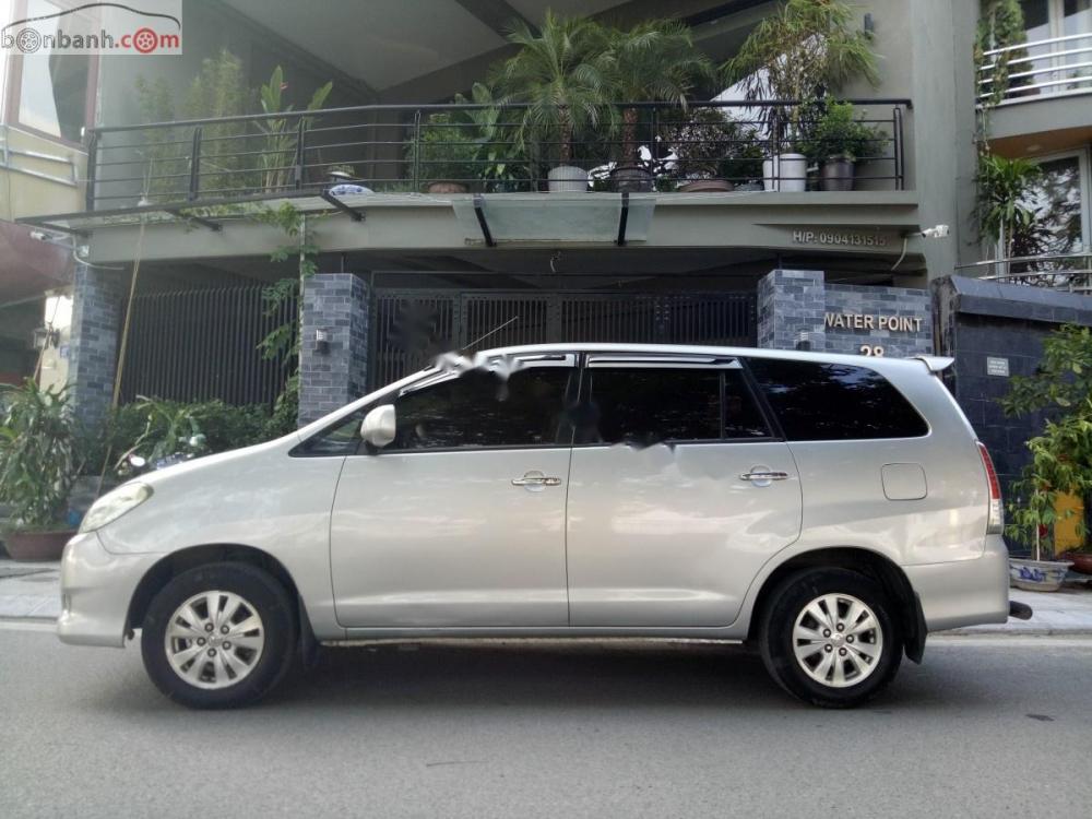 Toyota Innova 2.0 2010 - Cần bán xe cũ Toyota Innova 2.0 năm sản xuất 2010, màu bạc