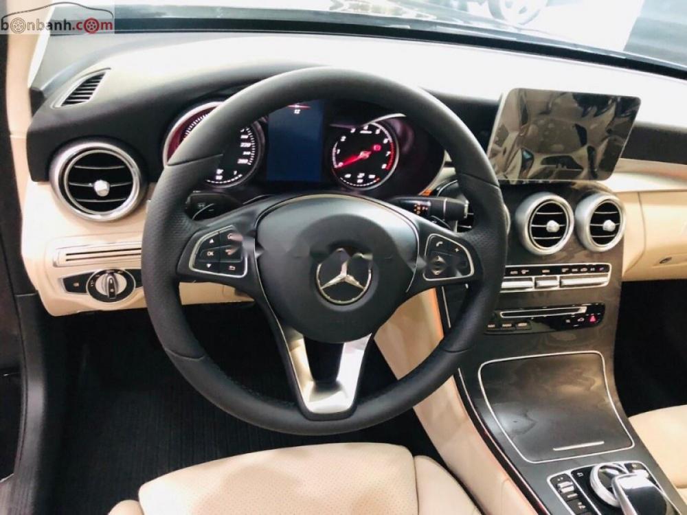 Mercedes-Benz C class C200 2018 - Cần bán Mercedes C200 năm sản xuất 2018, màu đen