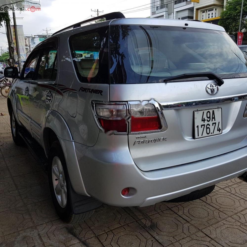 Toyota Fortuner 2.5G 2009 - Cần bán gấp Toyota Fortuner 2.5G đời 2009, màu bạc số sàn