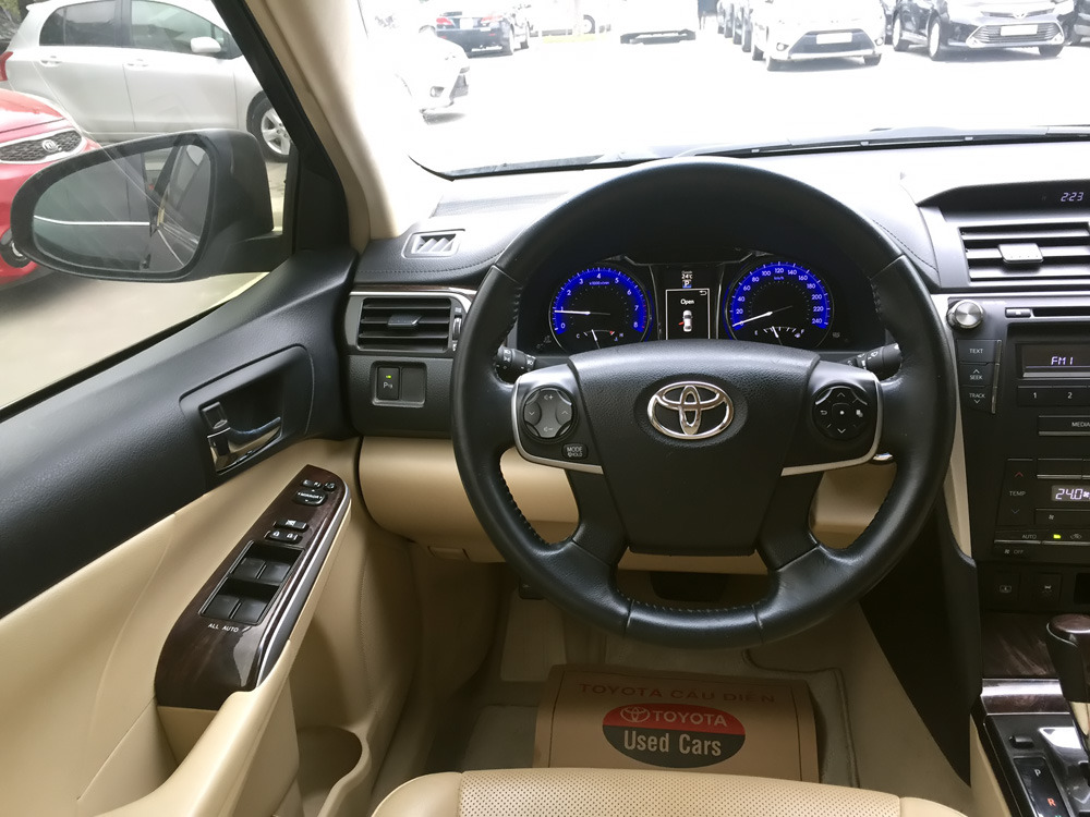 Toyota Camry 2.0E 2015 - 270 triệu có ngay Toyota Camry 2.0E năm 2015, màu đen 