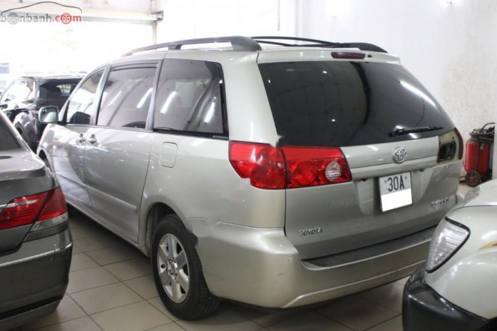 Toyota Sienna LE 3.5 2009 - Cần bán gấp Toyota Sienna LE 3.5 đời 2009, màu bạc, xe nhập  