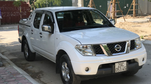 Nissan Navara  2.5 MT  2011 - Cần bán Nissan Navara 2.5 MT đời 2011, màu trắng 
