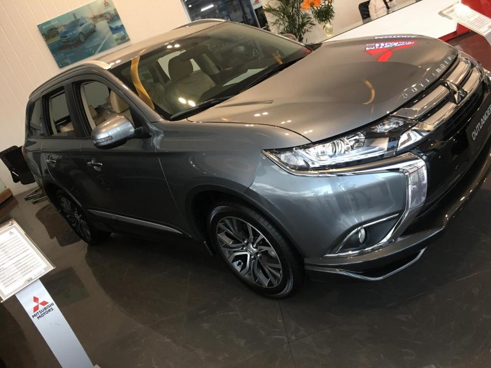 Mitsubishi Outlander 2.0 CVT 2018 - Bán ô tô Mitsubishi Outlander CVT năm 2018, màu xám (ghi), giao ngay