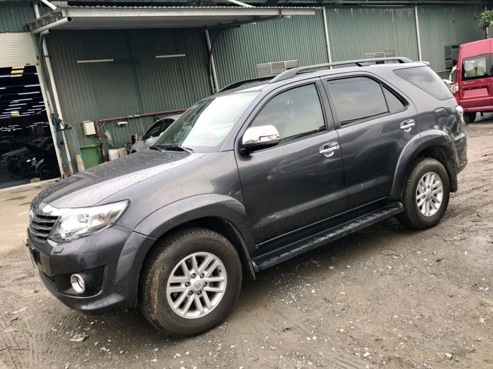 Toyota Fortuner 2.7V 4x4 AT 2013 - Bán ô tô Toyota Fortuner 2.7V 4x4 AT đời 2013, màu xám (ghi) có hỗ trợ trả góp