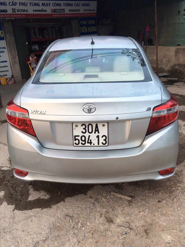 Toyota Vios E 2015 - Cần bán Toyota Vios E 2015, màu bạc, 450 triệu
