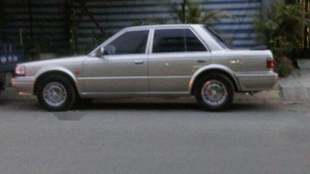 Nissan Bluebird MT 1989 - Cần bán gấp Nissan Bluebird MT đời 1989, xe nhập, máy êm