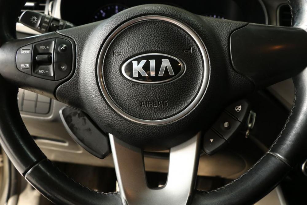 Kia Rondo 1.7MT 2015 - Bán xe Kia Rondo 1.7MT 2015, màu vàng, giá chỉ 548 triệu