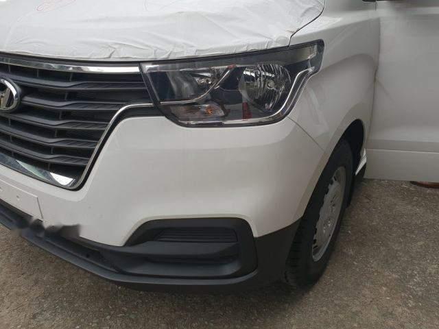 Hyundai Starex 2018 - Cần bán Hyundai Starex năm sản xuất 2018, màu trắng, xe nhập 