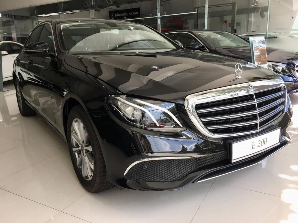 Mercedes-Benz E class E200 2018 - Bán Mercedes E200 năm 2018 mới, đủ màu, giao xe toàn quốc