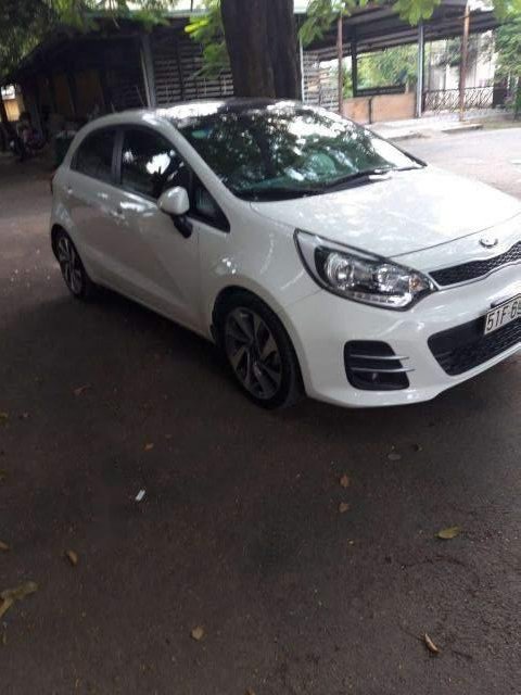 Kia Rio  AT 2016 - Cần bán xe Kia Rio AT sản xuất năm 2016, màu trắng, xe còn mới