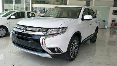 Mitsubishi Outlander 2018 - Bán ô tô Mitsubishi Outlander sản xuất năm 2018, hỗ trợ trả góp, có xe giao ngay, LH 0985598257 ép giá