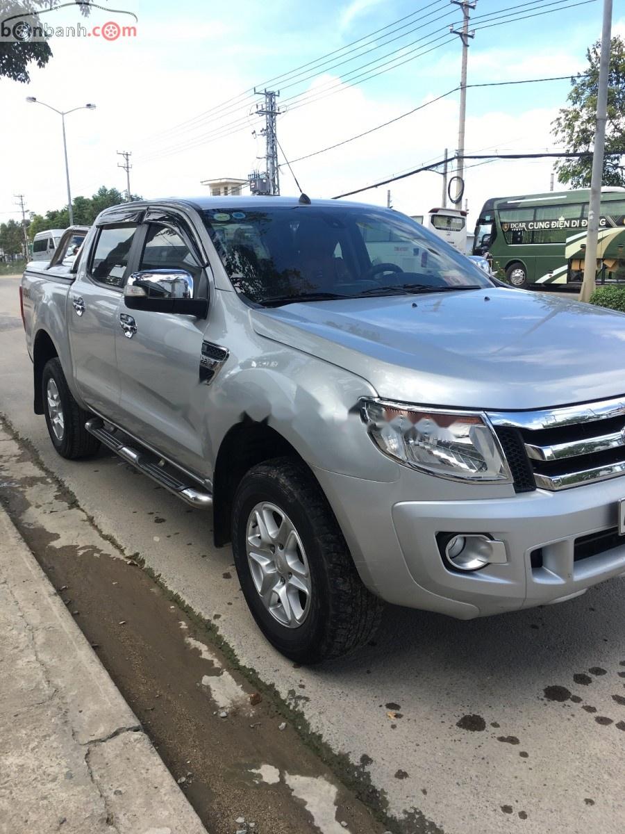 Ford Ranger XLT 2.2L 4x4 MT 2012 - Bán ô tô Ford Ranger XLT 2.2L 4x4 MT năm sản xuất 2012, màu bạc, xe nhập