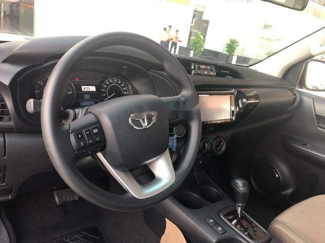 Toyota Hilux 2.4E AT 2018 - Bán Toyota Hilux 2.4E AT năm 2018, màu trắng, giá tốt