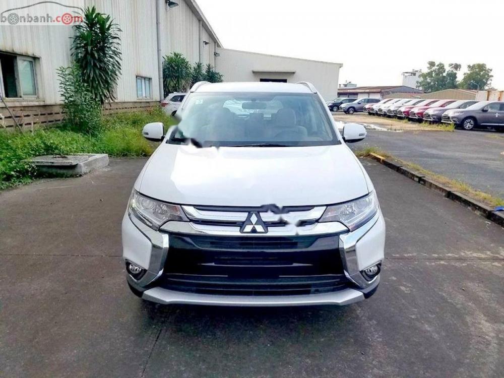 Mitsubishi Outlander 2.0 CVT 2018 - Cần bán Mitsubishi Outlander 2.0 CVT sản xuất 2018, màu trắng