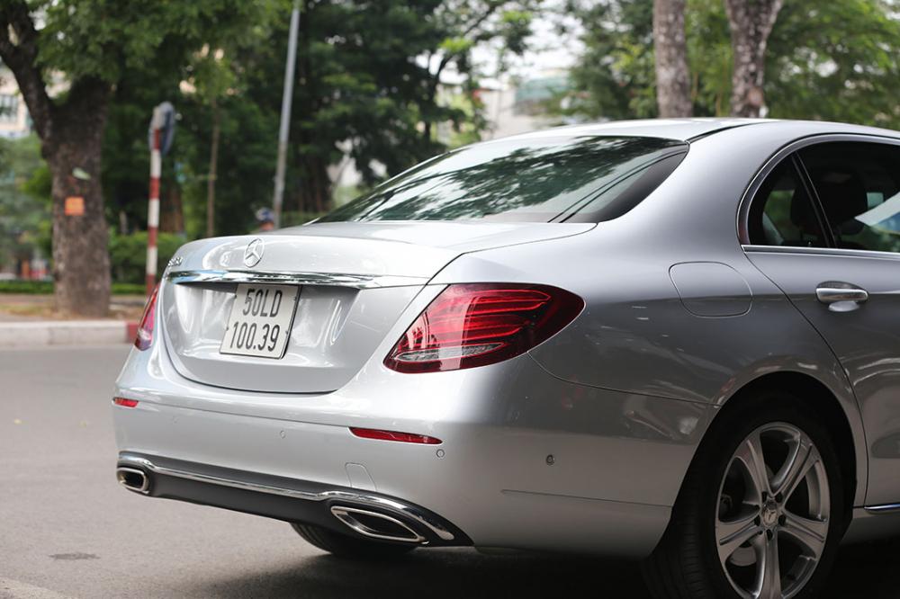 Mercedes-Benz E class E250 2016 - Cần bán xe Mercedes E250 model 2017, lướt 6900km