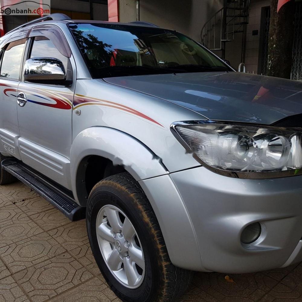 Toyota Fortuner 2.5G 2009 - Cần bán gấp Toyota Fortuner 2.5G đời 2009, màu bạc số sàn