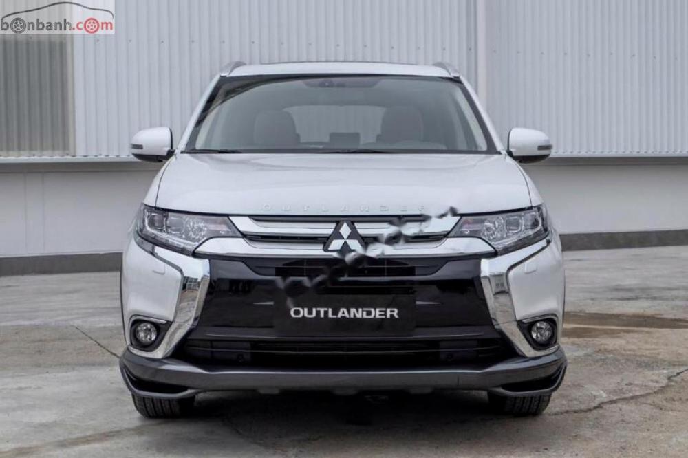 Mitsubishi Outlander 2.0 CVT Premium 2018 - Cần bán Mitsubishi Outlander 2.0 CVT Premium đời 2018, màu trắng, giá tốt