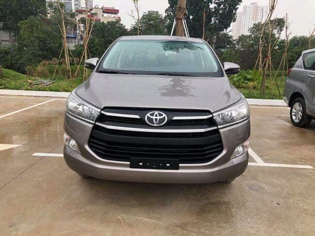 Toyota Innova 2018 - Bán Toyota Innova sản xuất năm 2018, màu nâu, 771 triệu