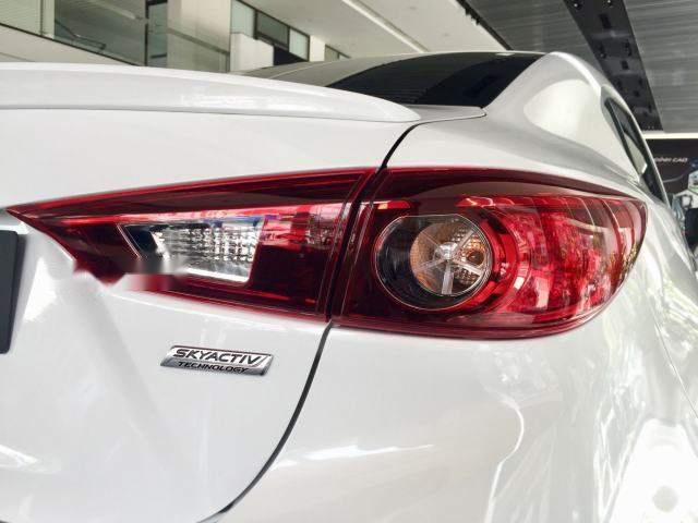 Mazda 3   SD 1.5 Facelif 2018 - Cần bán Mazda 3 SD 1.5 Facelif năm 2018, màu trắng, mới 100%