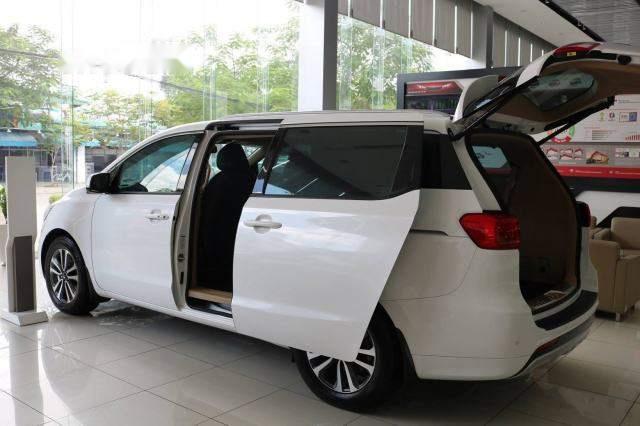 Kia Sedona   2.2L DATH   2018 - Bán Kia Sedona 2.2L DATH đời 2018, màu trắng giá tốt