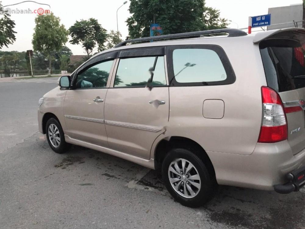 Toyota Innova E 2015 - Xe Toyota Innova E đời 2015, màu vàng như mới