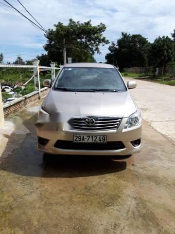 Toyota Innova 2.0 2013 - Bán xe Toyota Innova 2.0 đời 2013, màu vàng chính chủ 