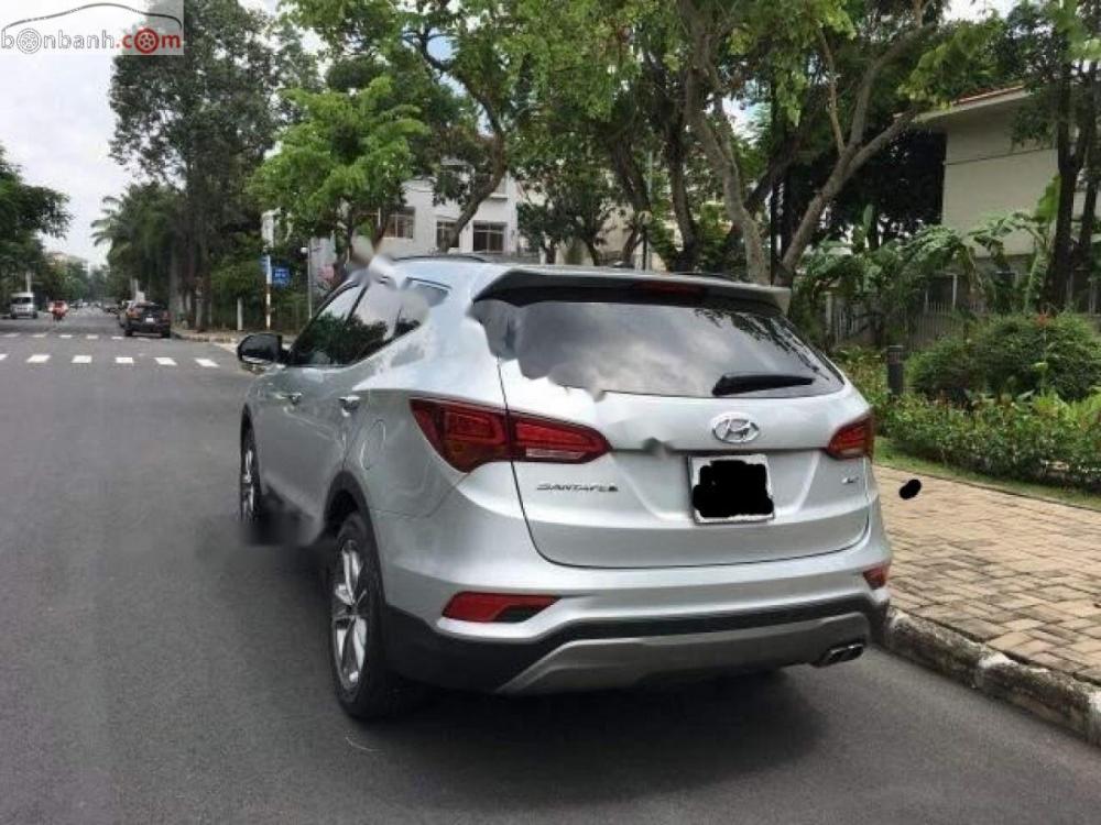 Hyundai Santa Fe 2017 - Bán Hyundai Santa Fe đời 2017, màu bạc 