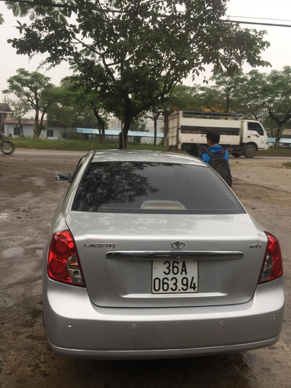 Daewoo Lacetti 2004 - Cần bán xe Daewoo Lacetti năm 2004, màu bạc 