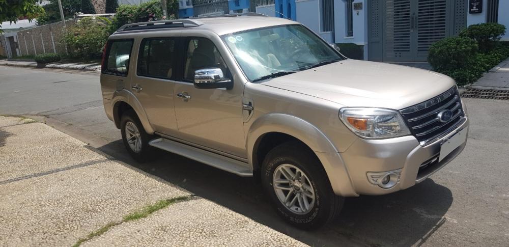 Ford Everest 2009 - Bán xe Ford Everest 7 chỗ màu hồng phấn, sx năm 2009, số sàn, máy dầu