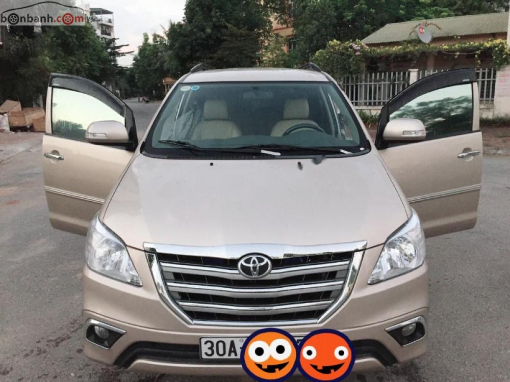 Toyota Innova E 2015 - Xe Toyota Innova E đời 2015, màu vàng như mới