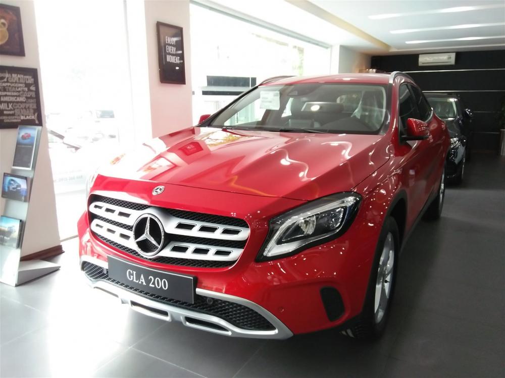 Mercedes-Benz GLA-Class GLA200 2017 - Bán xe Mercedes GLA200 đời 2017 mới, màu đỏ, xe nhập, giao xe toàn quốc