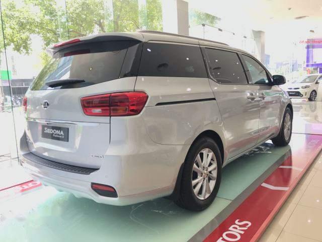 Kia Sedona Platinum D  2018 - Bán ô tô Kia Sedona năm sản xuất 2018, màu bạc