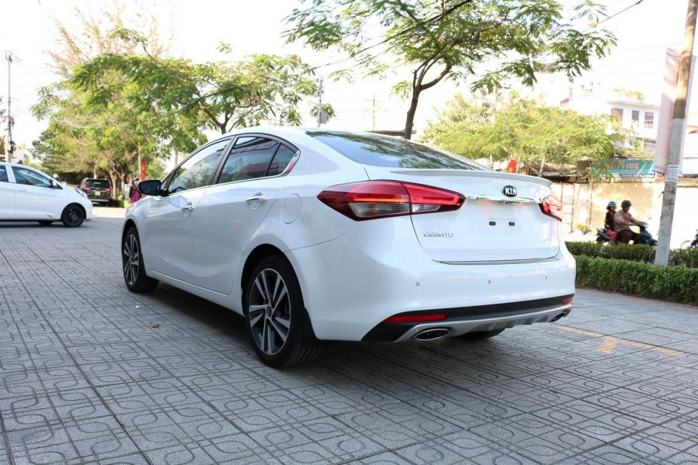 Kia Cerato 1.6 AT 2018 - Bán Kia Cerato 2018 - Bản 1.6 AT - Có sẵn xe giao ngay