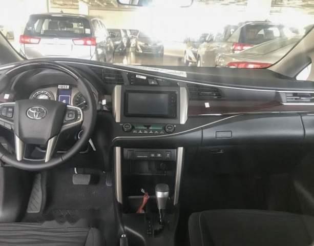 Toyota Innova  2.0E MT 2018 - Bán ô tô Toyota Innova 2.0E năm 2018, màu bạc, giá chỉ 771 triệu 