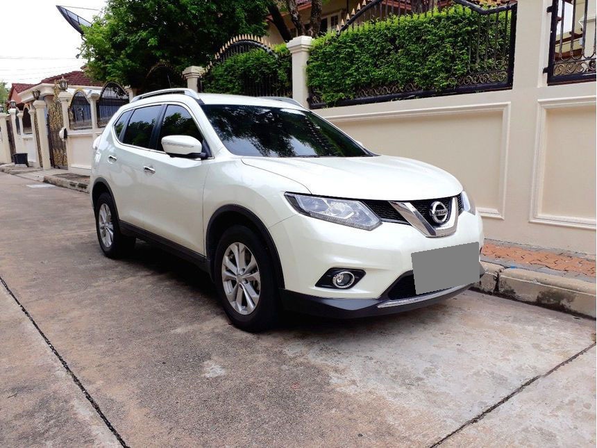 Nissan X trail 2.0AT 2017 - Bán xe Nissan X-Trail 2017 Đk 2018, số tự động, màu trắng, bản full