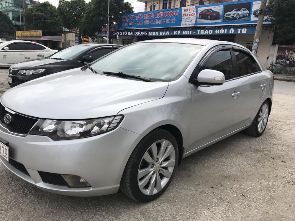 Kia Forte 2011 - Cần bán lại xe Kia Forte đời 2011 màu bạc, giá 330tr