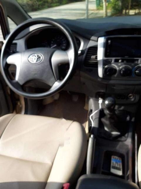 Toyota Innova 2.0 2013 - Bán xe Toyota Innova 2.0 đời 2013, màu vàng chính chủ 