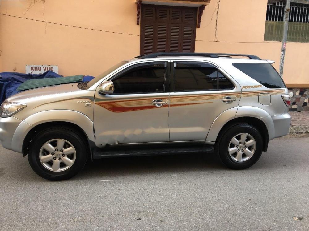 Toyota Fortuner 2.7V 4x4 AT 2009 - Cần bán xe cũ Toyota Fortuner 2.7V 4x4 AT đời 2009, màu bạc, giá tốt