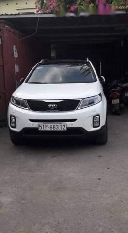 Kia Sorento 2016 - Gia đình bán xe Kia Sorento sản xuất 2016, màu trắng 