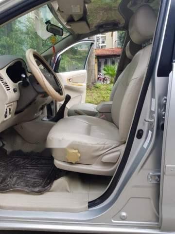 Toyota Innova G 2010 - Bán ô tô Toyota Innova G sản xuất 2010, màu bạc xe gia đình giá cạnh tranh