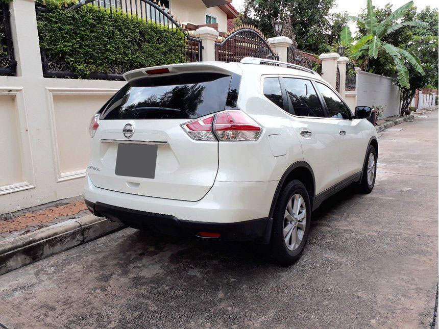 Nissan X trail 2.0AT 2017 - Bán xe Nissan X-Trail 2017 Đk 2018, số tự động, màu trắng, bản full