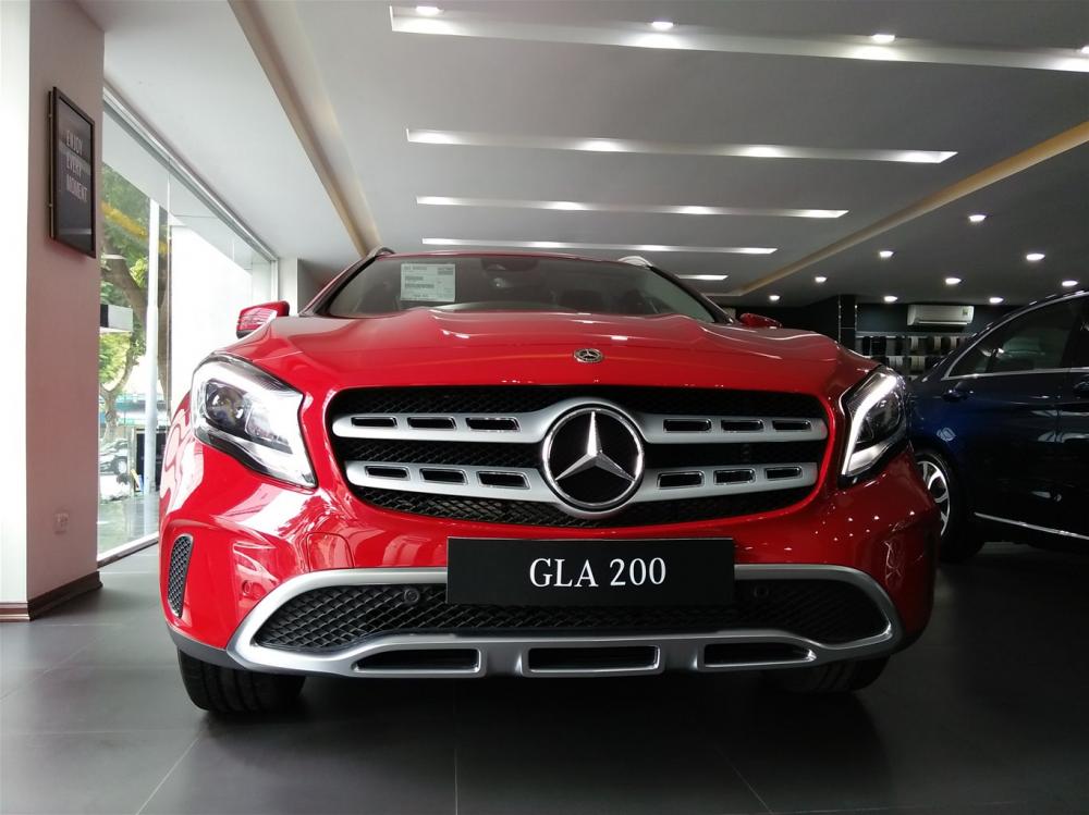 Mercedes-Benz GLA-Class GLA200 2017 - Bán xe Mercedes GLA200 đời 2017 mới, màu đỏ, xe nhập, giao xe toàn quốc