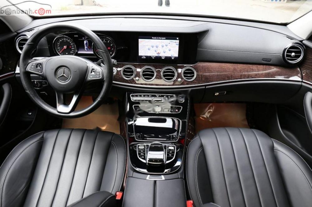 Mercedes-Benz E class E250 AMG 2016 - Showroom Sơn Tùng bán Mercedes E250 AMG đời 2016, màu bạc