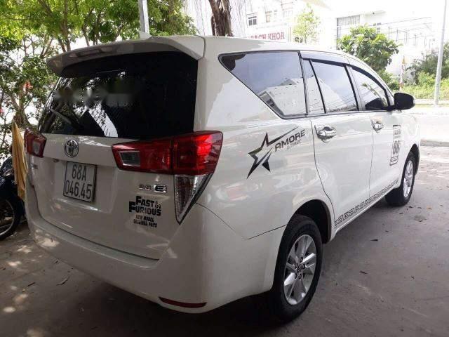 Toyota Innova  E 2.0MT 2016 - Bán xe Toyota Innova E 2.0MT sản xuất năm 2016, màu trắng số sàn