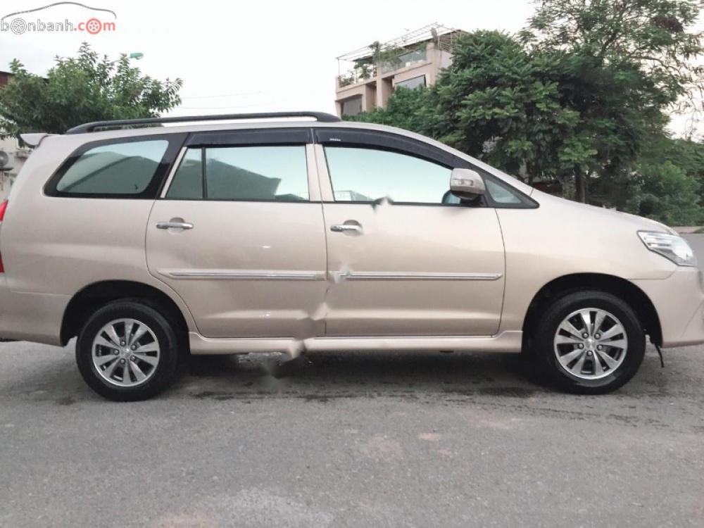 Toyota Innova E 2015 - Xe Toyota Innova E đời 2015, màu vàng như mới