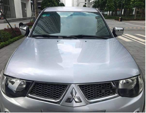 Mitsubishi Triton GLS 2.5MT 4x4 2010 - Bán gấp Mitsubishi Triton GLS 2.5MT 4x4 đời 2010, màu bạc chính chủ