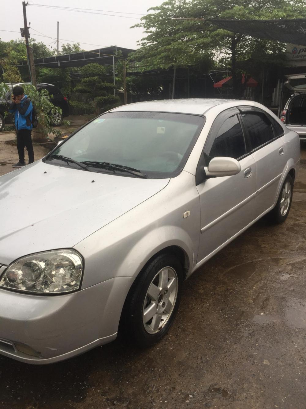 Daewoo Lacetti 2004 - Cần bán xe Daewoo Lacetti năm 2004, màu bạc 