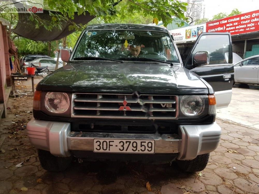 Mitsubishi Pajero 2004 - Cần bán Mitsubishi Pajero năm 2004, màu đen, giá 216tr