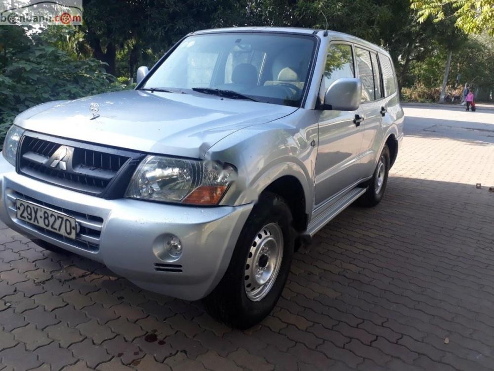 Mitsubishi Pajero 2005 - Bán xe Mitsubishi Pajero đời 2005, màu bạc, nhập khẩu, giá 260tr